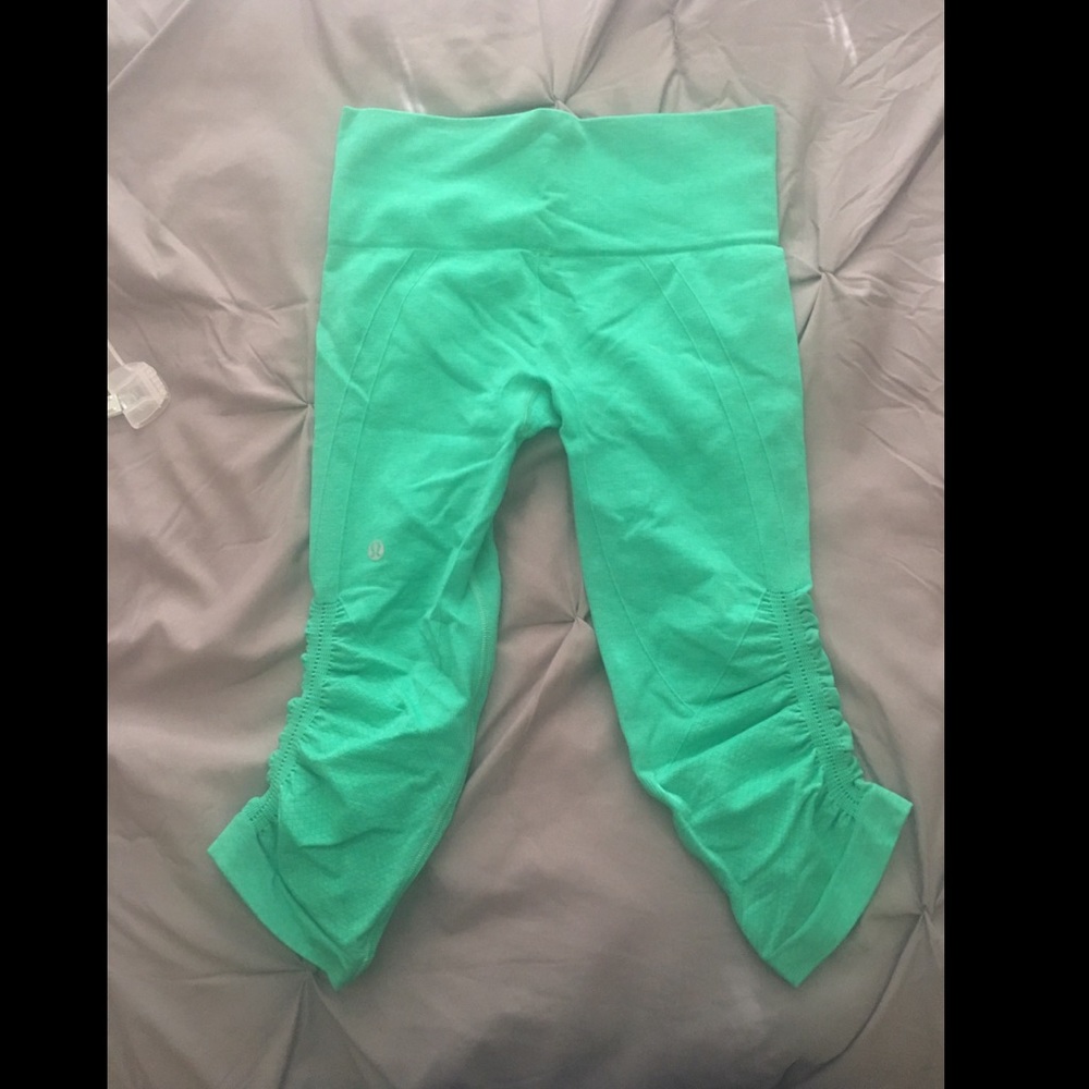 Lululemon In The Flow Crop